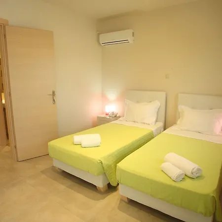Hotell Kontes Comfort Páros