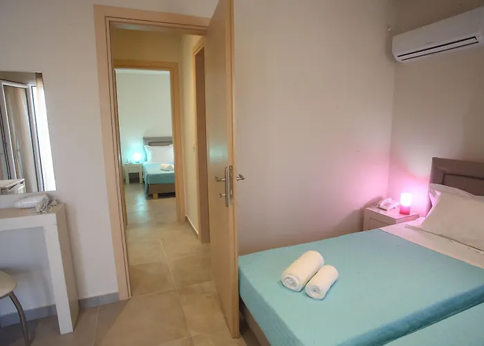 Hotel Kontes Comfort Páros