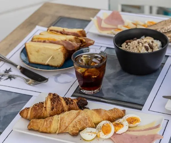 Hotell Kontes Comfort Páros